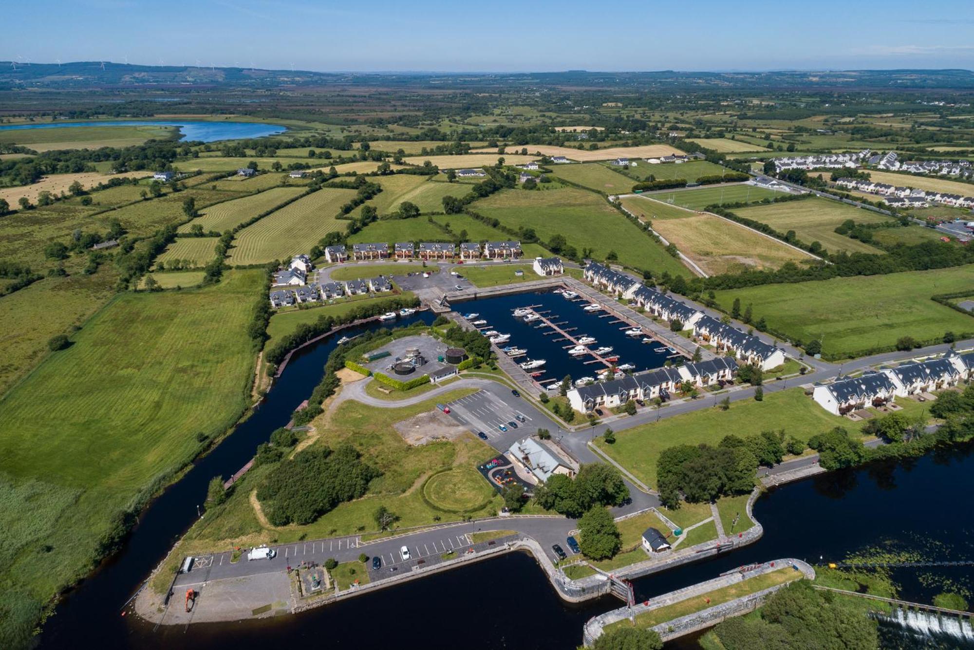 Shannonside - Stylish 5 Bed Marina Home & 40Ft Mooring Termonbarry Bagian luar foto