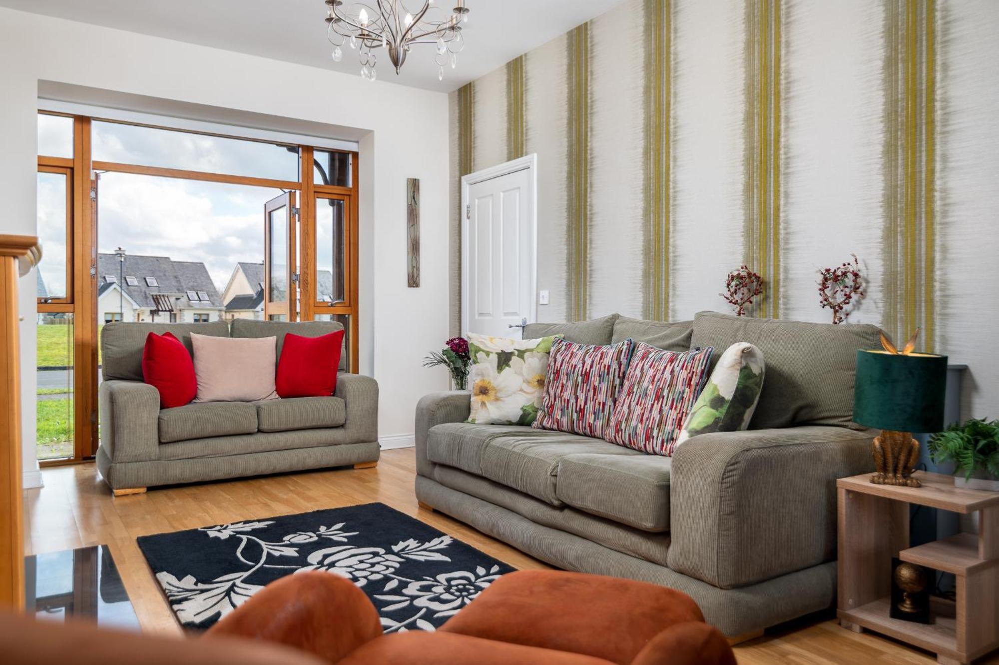 Shannonside - Stylish 5 Bed Marina Home & 40Ft Mooring Termonbarry Bagian luar foto