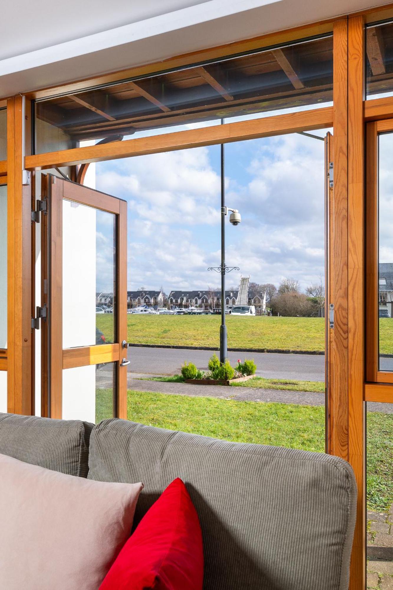 Shannonside - Stylish 5 Bed Marina Home & 40Ft Mooring Termonbarry Bagian luar foto