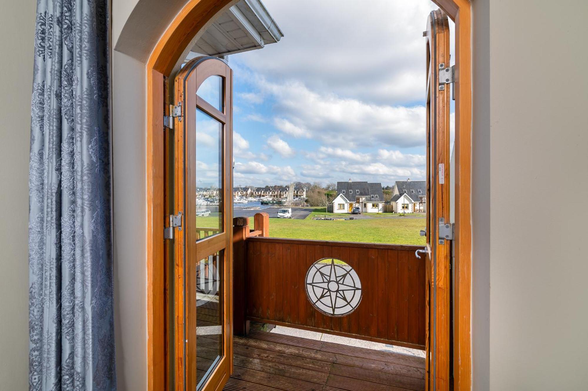 Shannonside - Stylish 5 Bed Marina Home & 40Ft Mooring Termonbarry Bagian luar foto