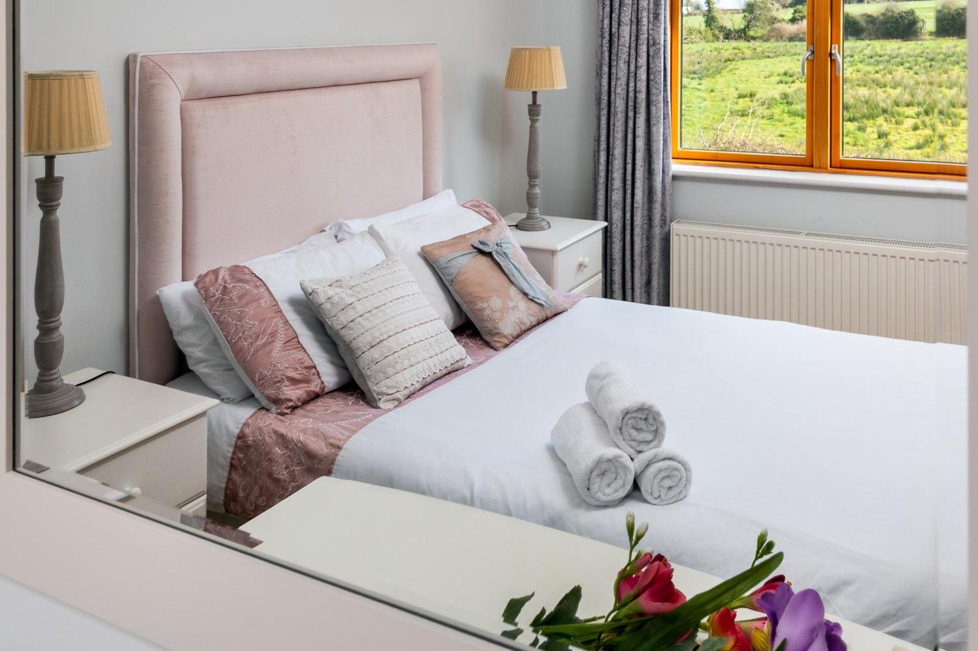Shannonside - Stylish 5 Bed Marina Home & 40Ft Mooring Termonbarry Bagian luar foto