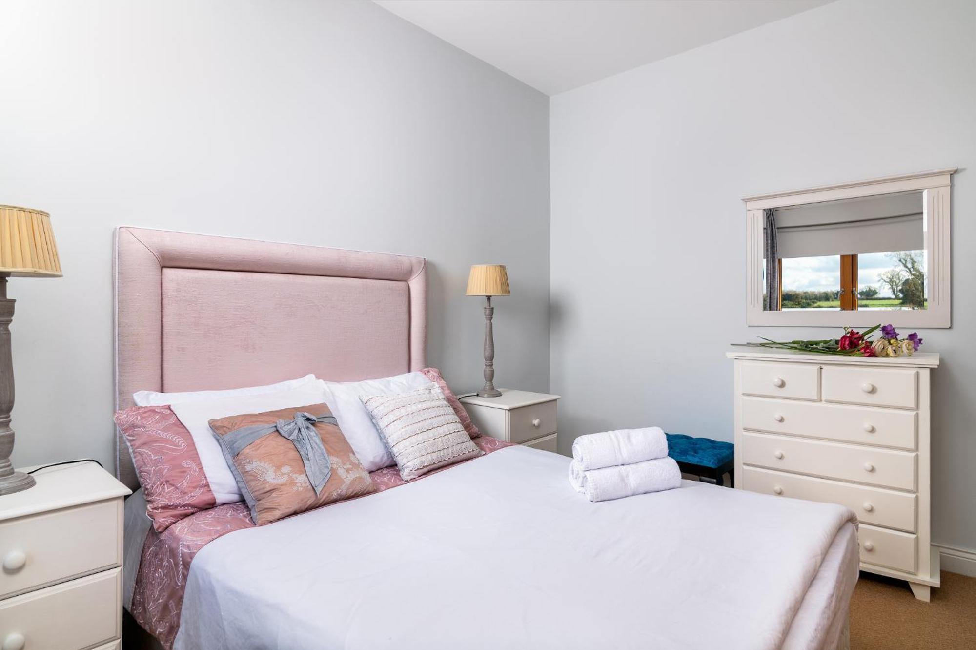 Shannonside - Stylish 5 Bed Marina Home & 40Ft Mooring Termonbarry Bagian luar foto