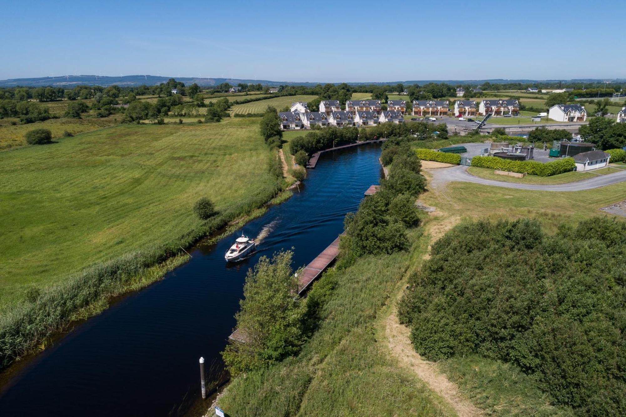 Shannonside - Stylish 5 Bed Marina Home & 40Ft Mooring Termonbarry Bagian luar foto
