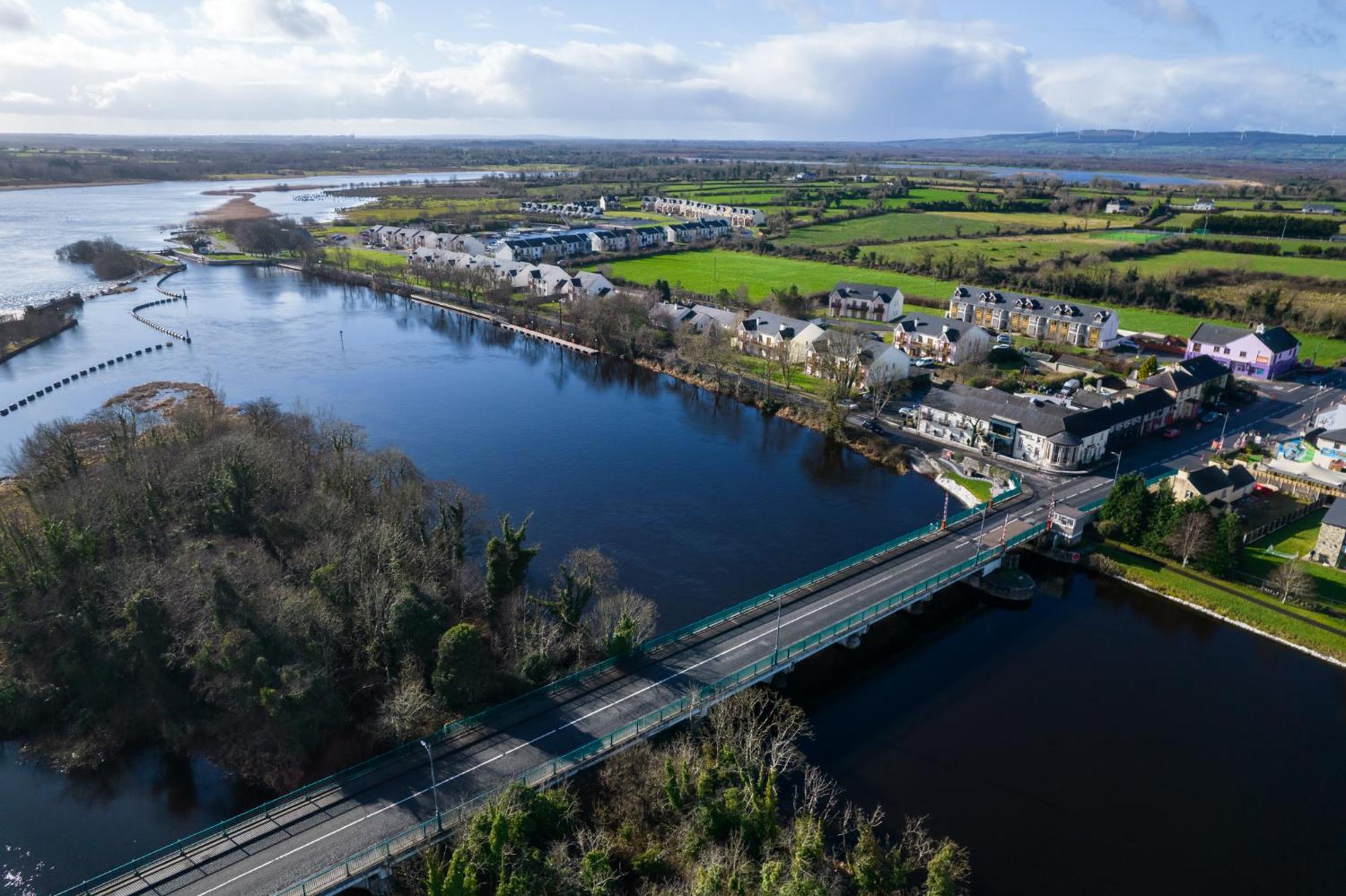 Shannonside - Stylish 5 Bed Marina Home & 40Ft Mooring Termonbarry Bagian luar foto